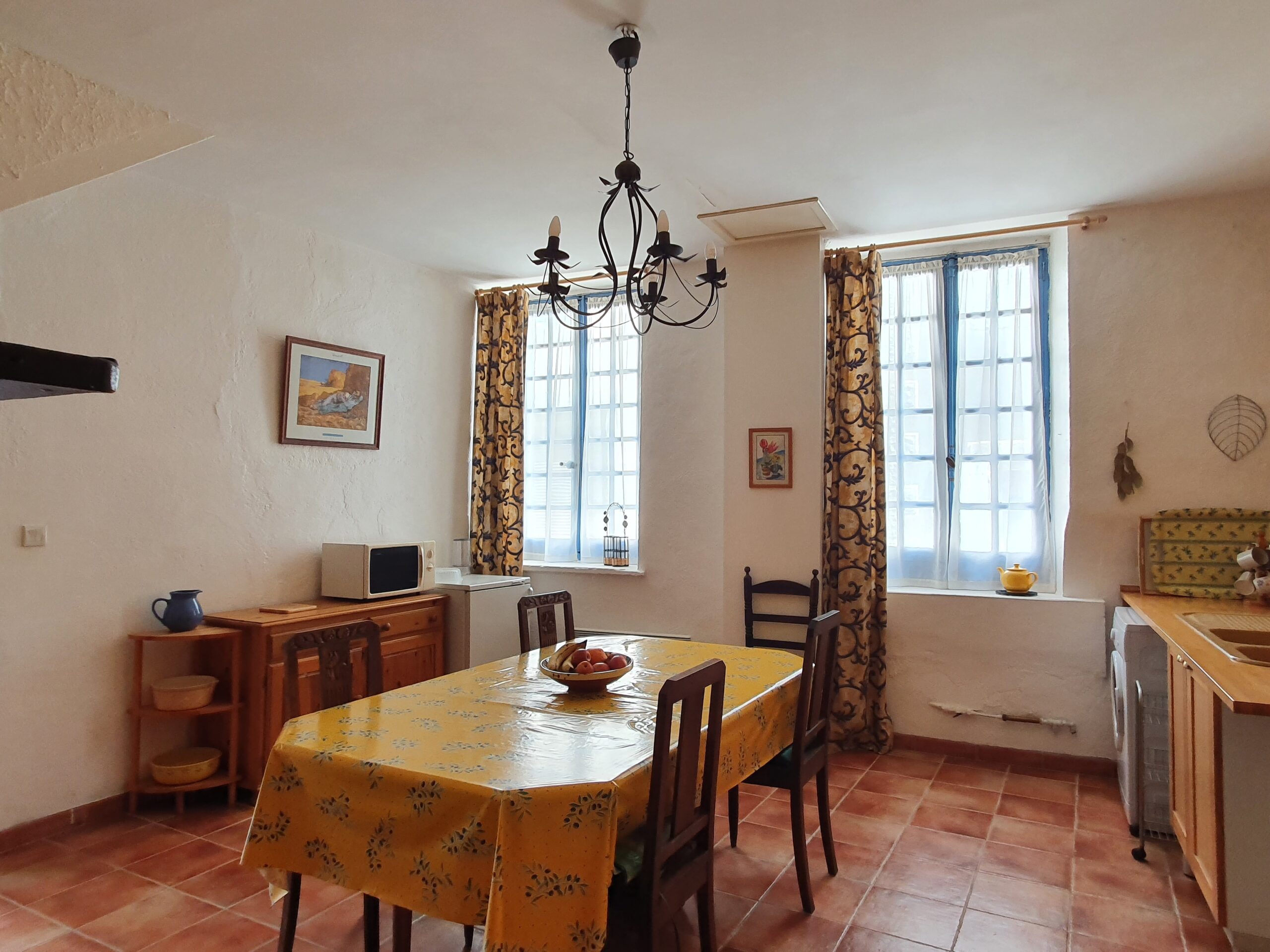 Gite kitchen from fridge-compressed